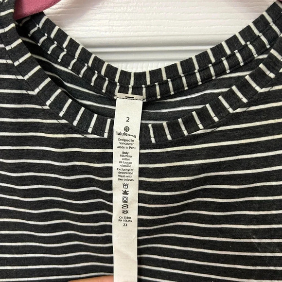 ! Lululemon stripped tank size 2 grey and white - Picture 3 of 3